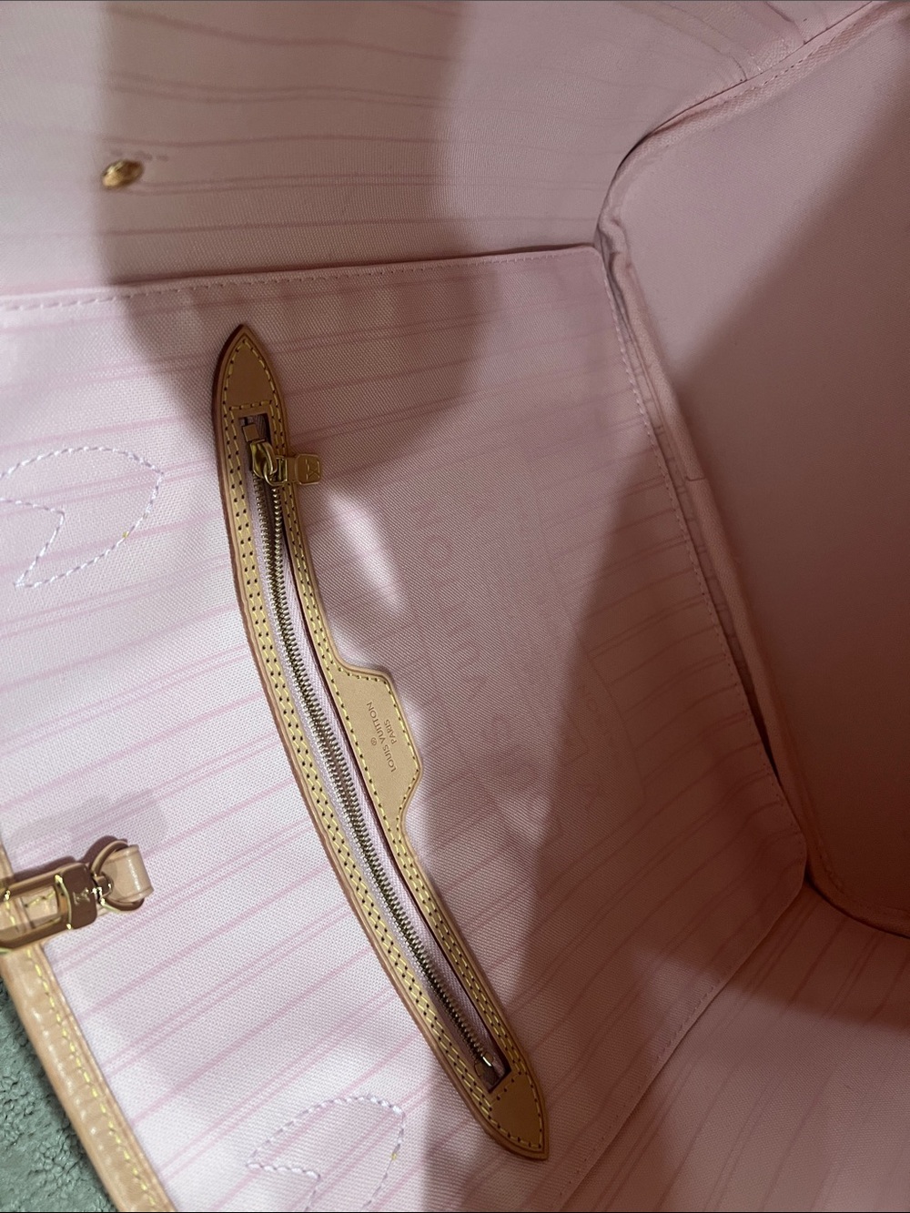 Authentic Louis Vuitton Damier Azur Tote with Pink Interior and Vachetta Trim - Picture 4 of 17